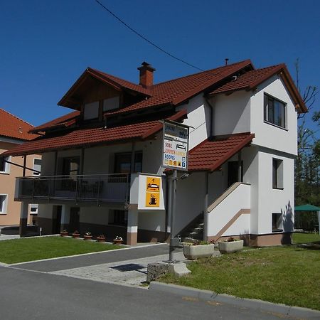 Rooms & Apartment Mira G. Postojna Bagian luar foto