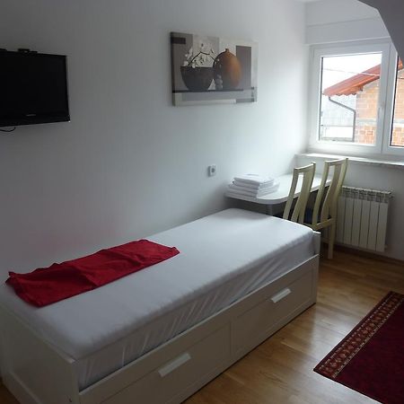 Rooms & Apartment Mira G. Postojna Bagian luar foto