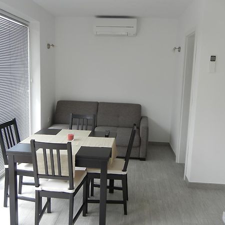 Rooms & Apartment Mira G. Postojna Bagian luar foto