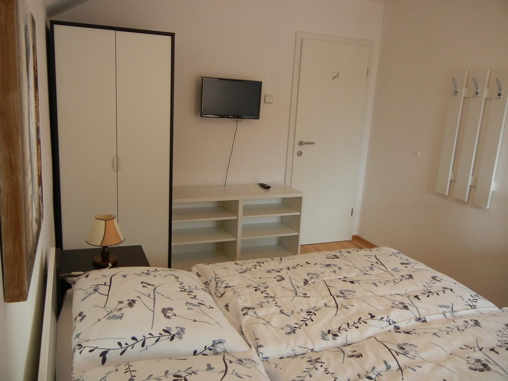 Rooms & Apartment Mira G. Postojna Bagian luar foto