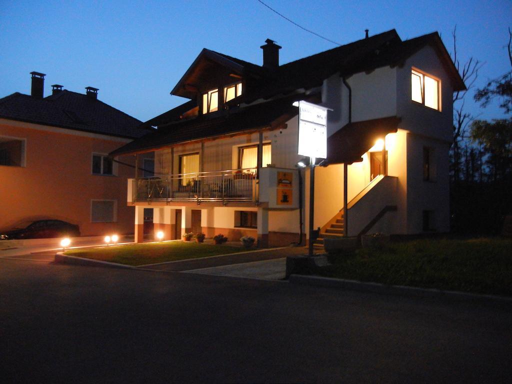 Rooms & Apartment Mira G. Postojna Bagian luar foto