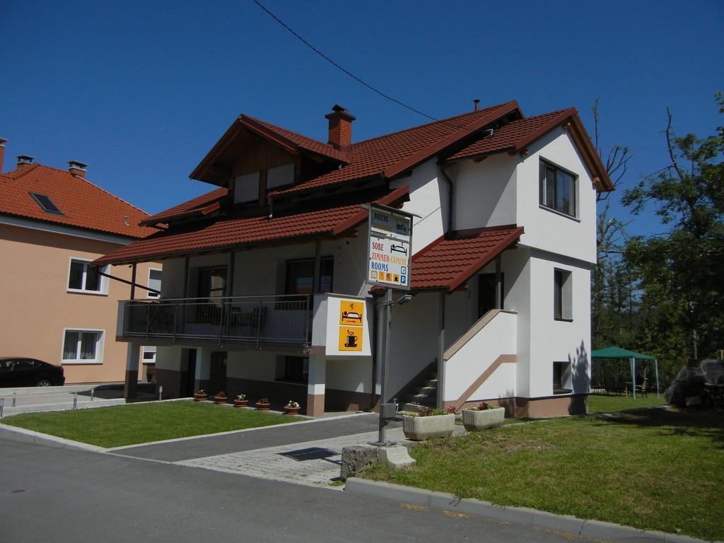 Rooms & Apartment Mira G. Postojna Bagian luar foto