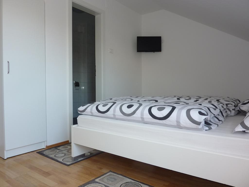Rooms & Apartment Mira G. Postojna Ruang foto