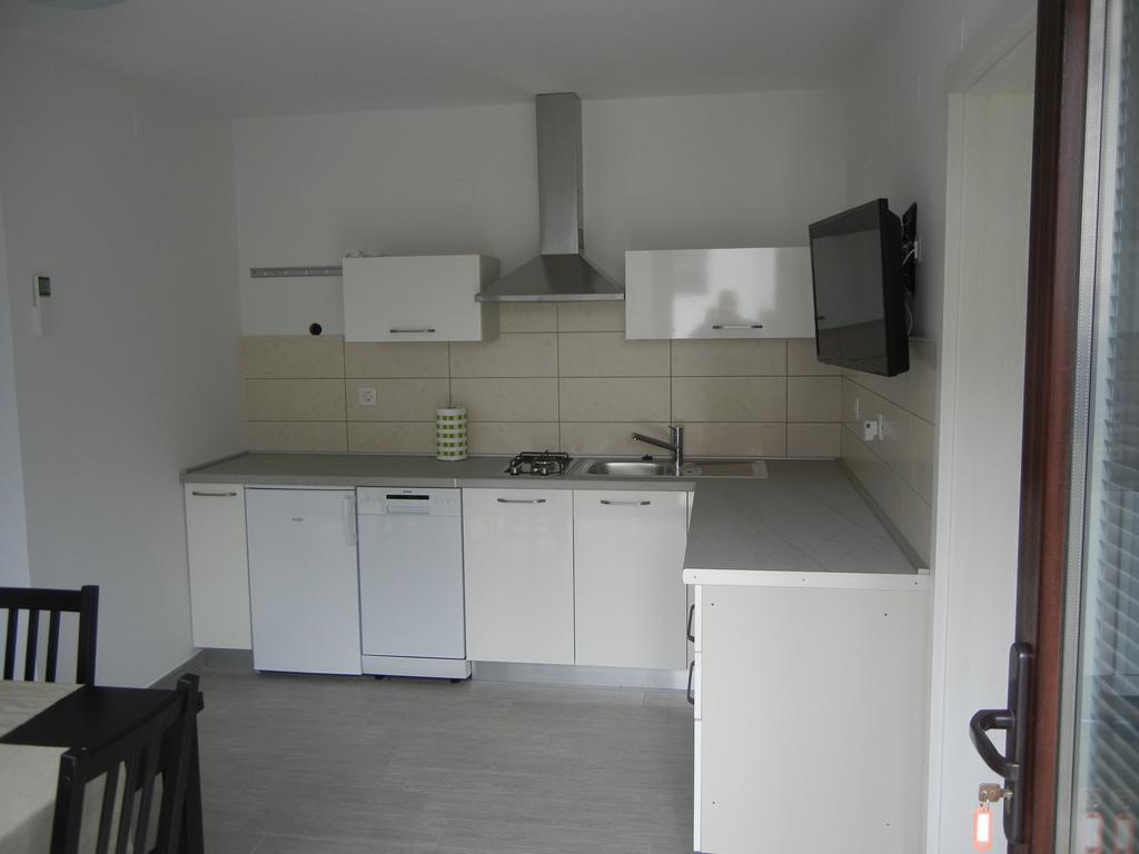 Rooms & Apartment Mira G. Postojna Bagian luar foto